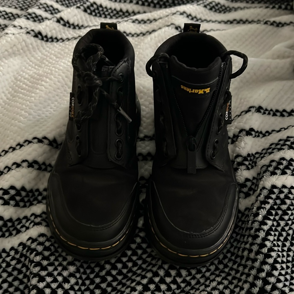 Youth dr. Martens boots
